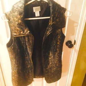 Zynergy by Chico’s, size 0, silky body polyester inline. gold black, brown.